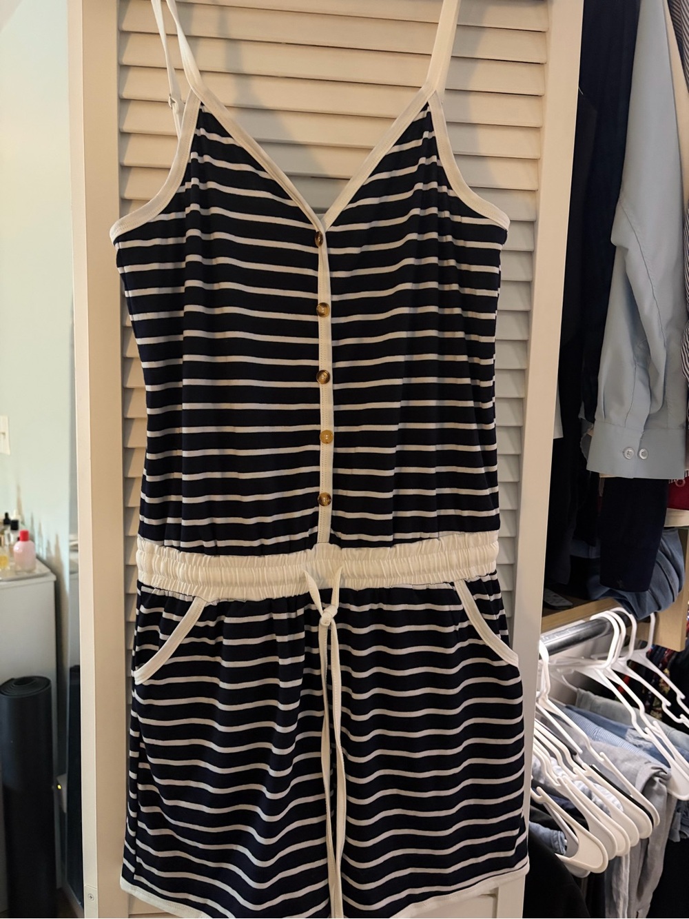 CUPSHE Striped Navy and White Button Romper